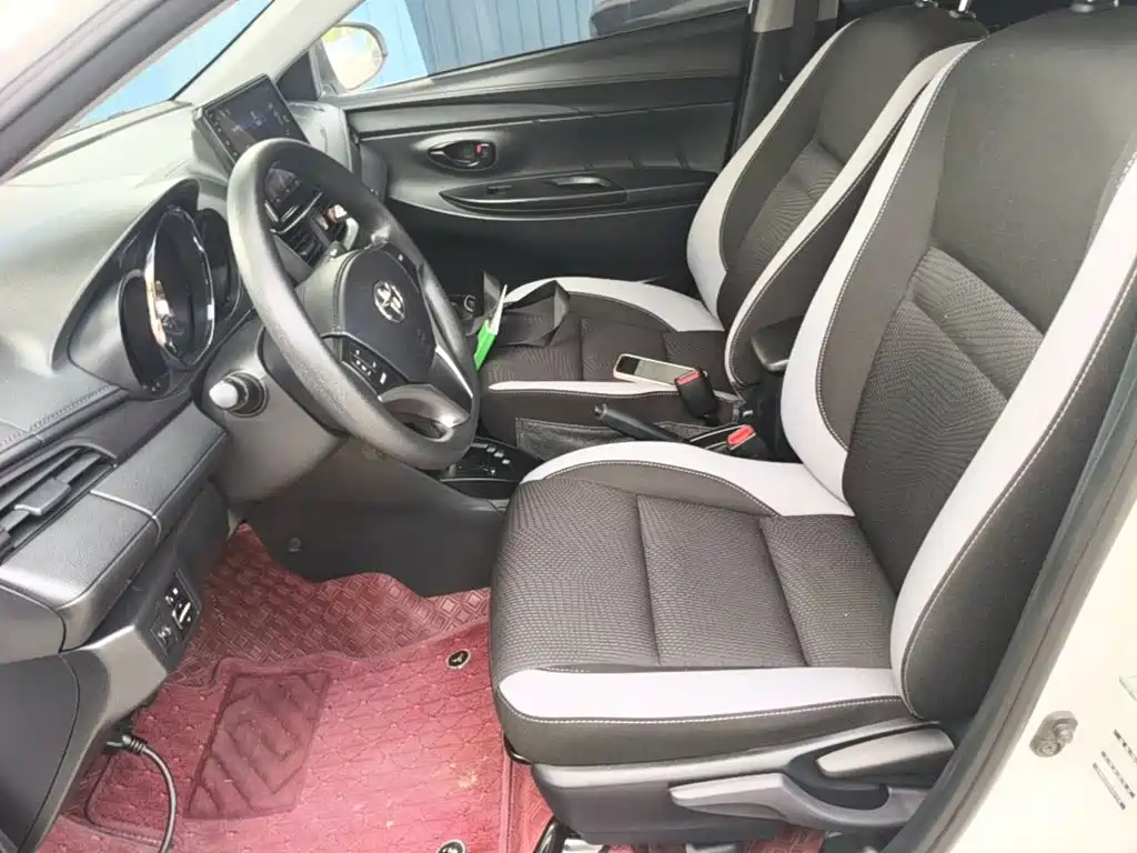 Toyota Yaris L — миниатюра 15