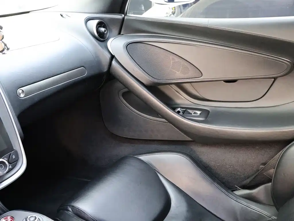 McLaren GT — миниатюра 14
