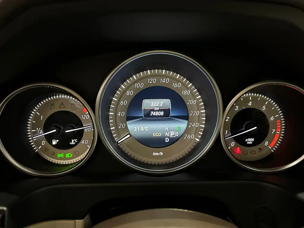 Mercedes-Benz E-Class — миниатюра 12