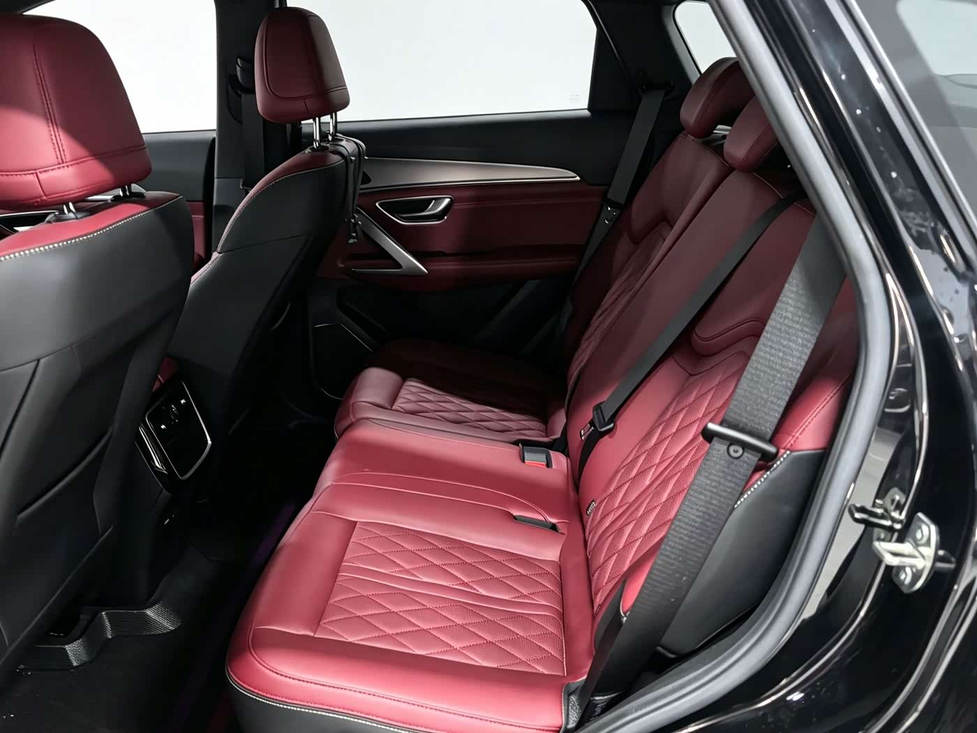 Jetour Jetour X70 PLUS 1.5 л 2024 г. Чёрный, пробег 18000 км
