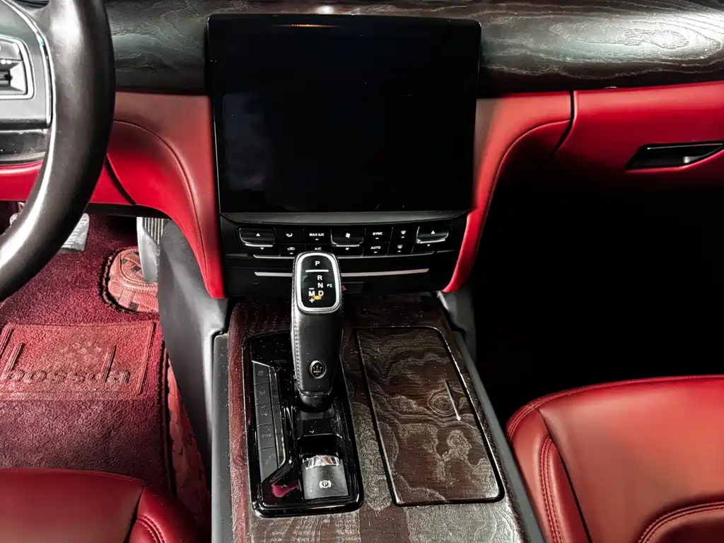 Maserati Quattroporte — миниатюра 7