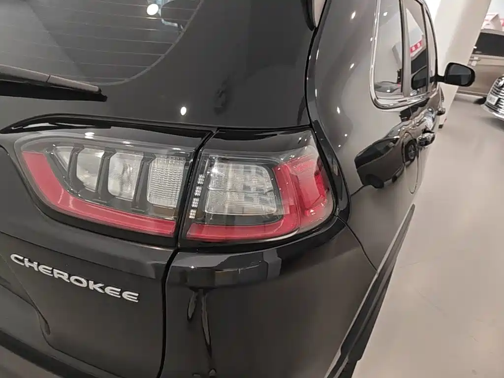 Jeep Cherokee — миниатюра 8