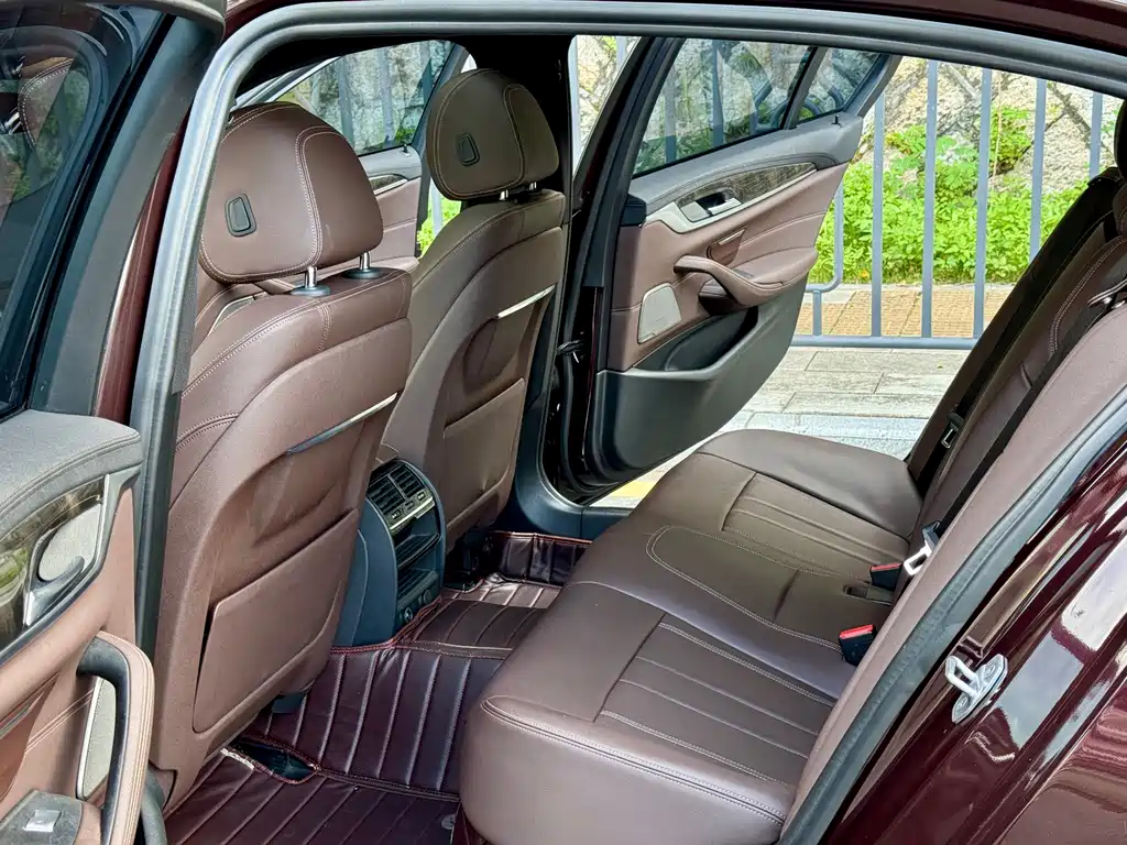 BMW 5 Series — миниатюра 8