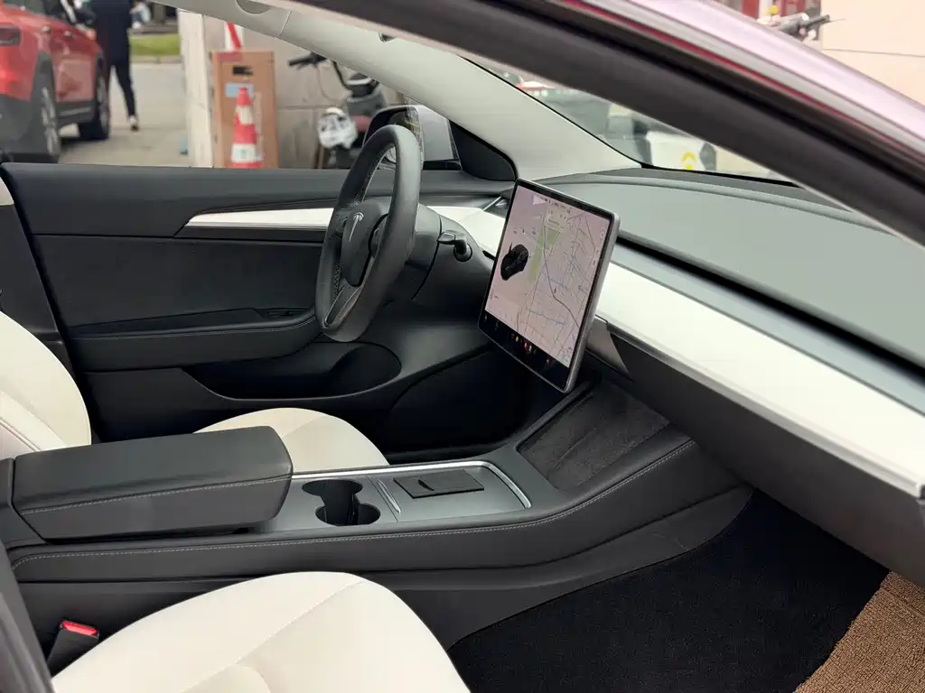 Tesla Model 3 — миниатюра 9