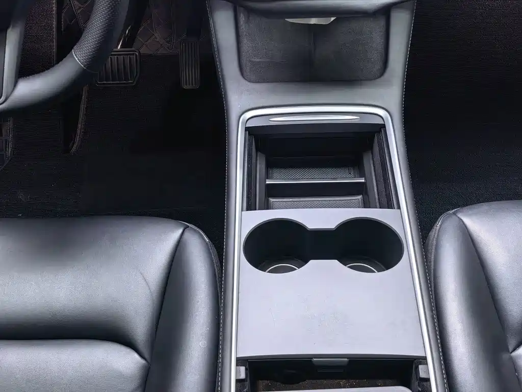 Tesla Model Y — миниатюра 14