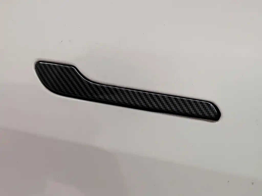 Tesla Model Y — миниатюра 20
