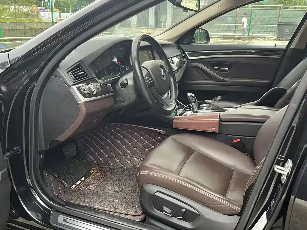 BMW 5 Series — миниатюра 6