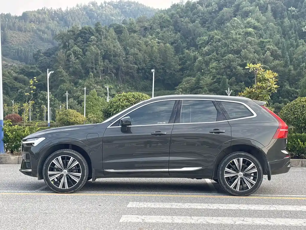 Volvo XC60 PHEV — миниатюра 8