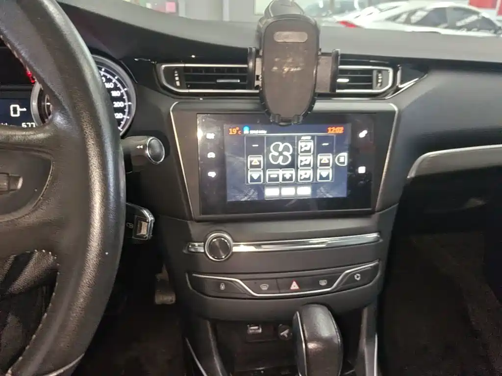 Peugeot 408 — миниатюра 18