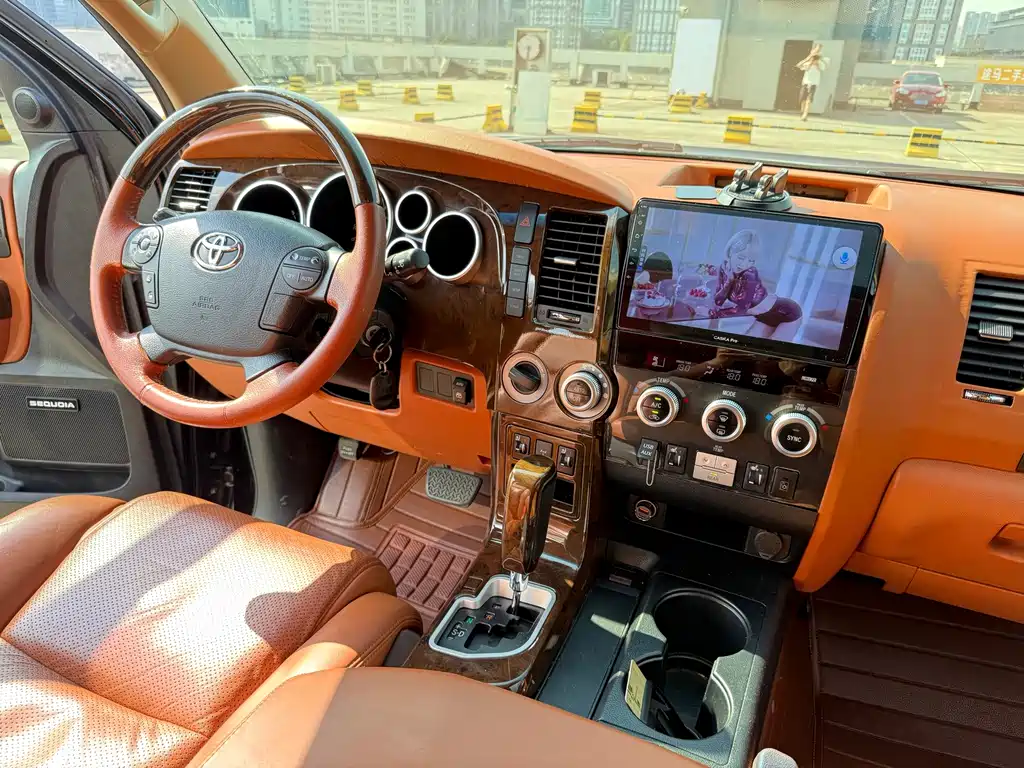 Toyota Sequoia — миниатюра 11
