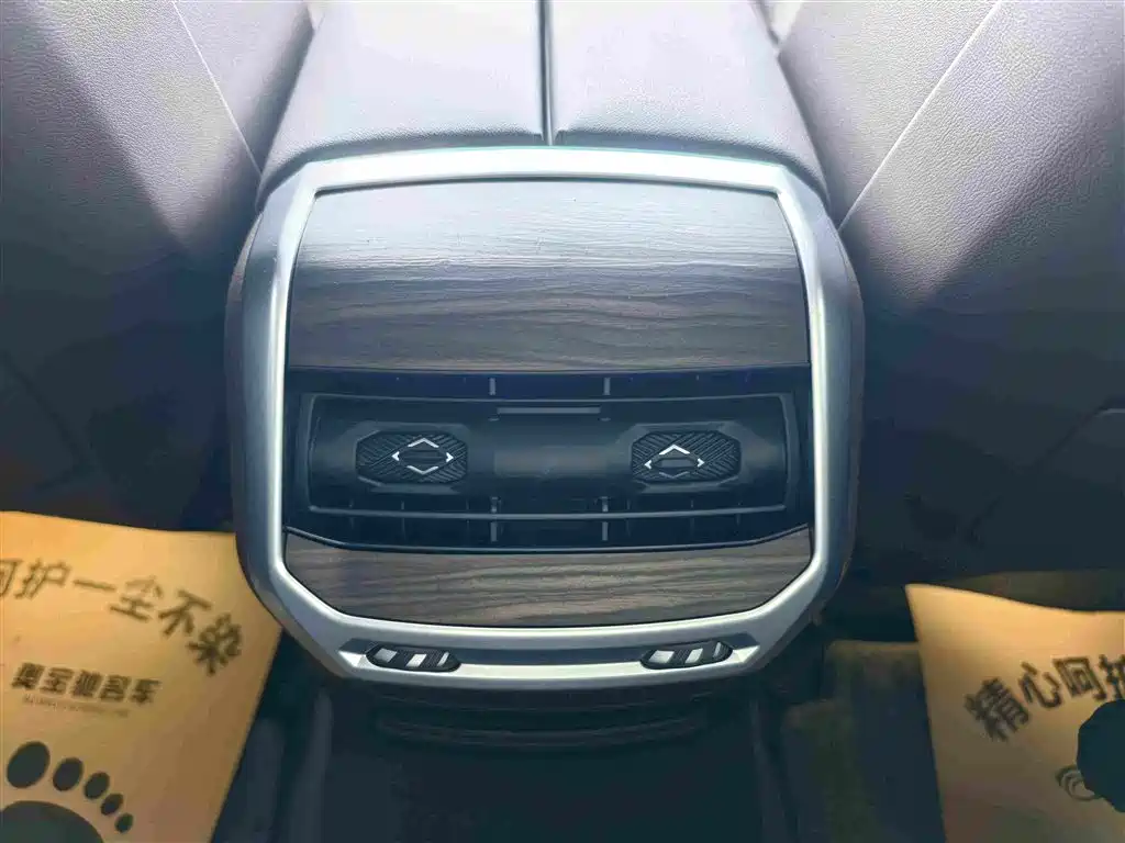 BMW 7 Series — миниатюра 11