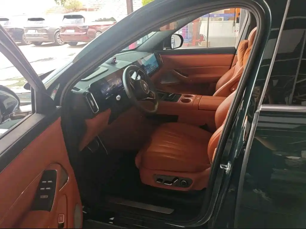 Aito M8 2025 Ultra 53.4kWh 6 мест (192 )