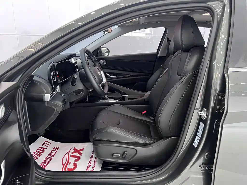 Hyundai Elantra — миниатюра 7