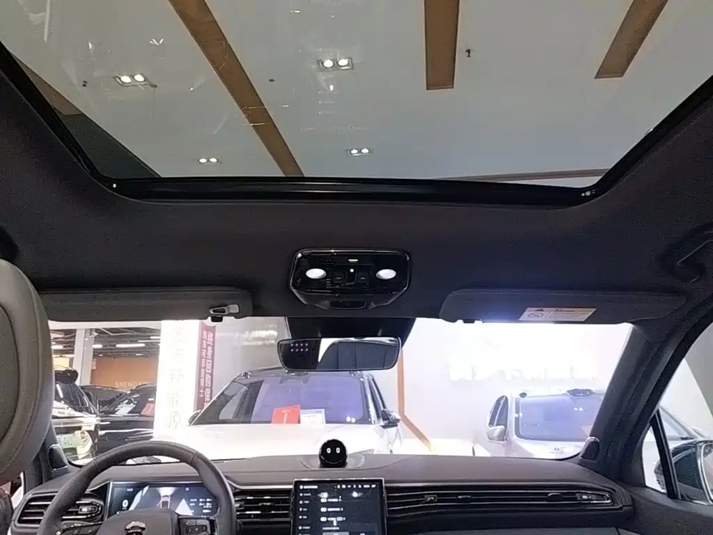 NIO ES8 — миниатюра 18