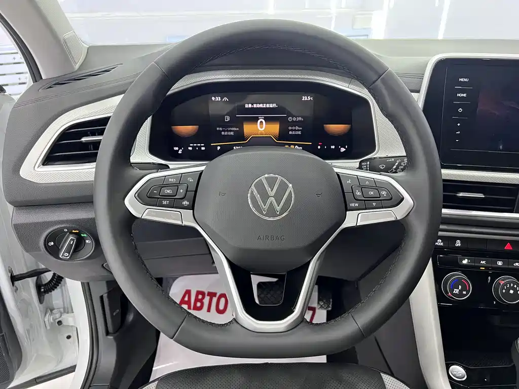 Volkswagen T-Roc — миниатюра 9
