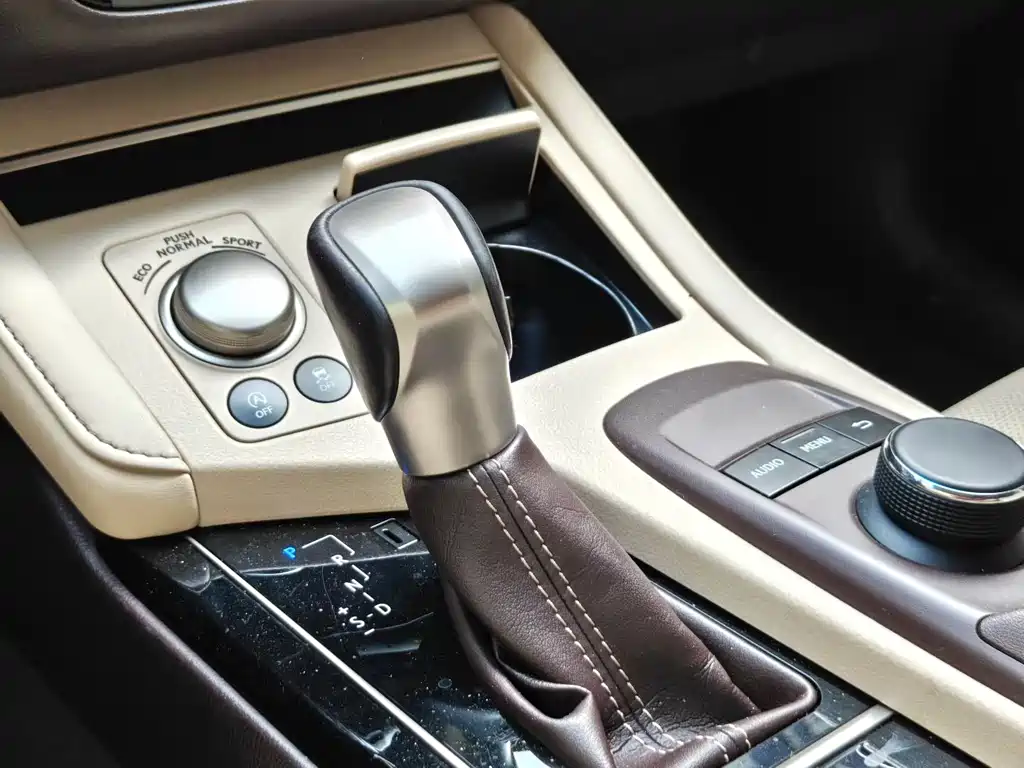 Lexus ES — миниатюра 8