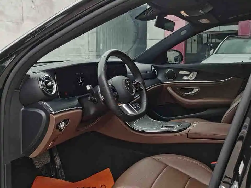 Mercedes-Benz E-Class — миниатюра 6