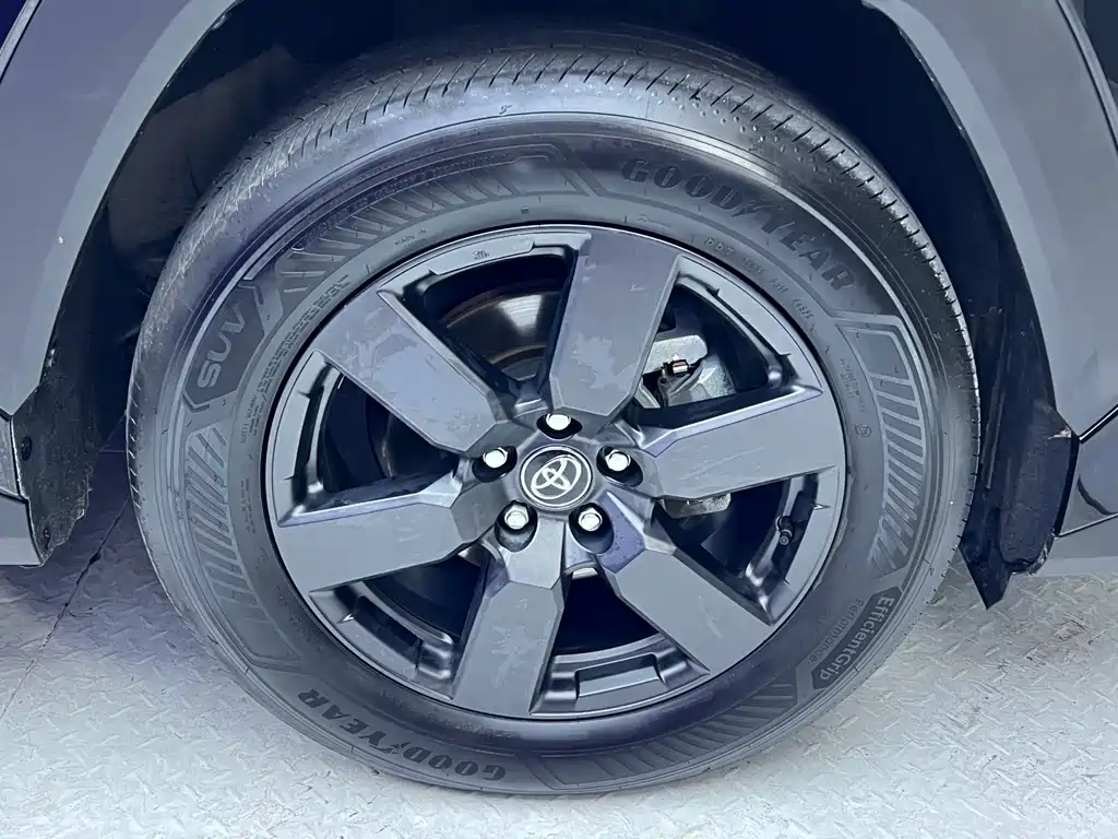 Toyota RAV4 — миниатюра 19