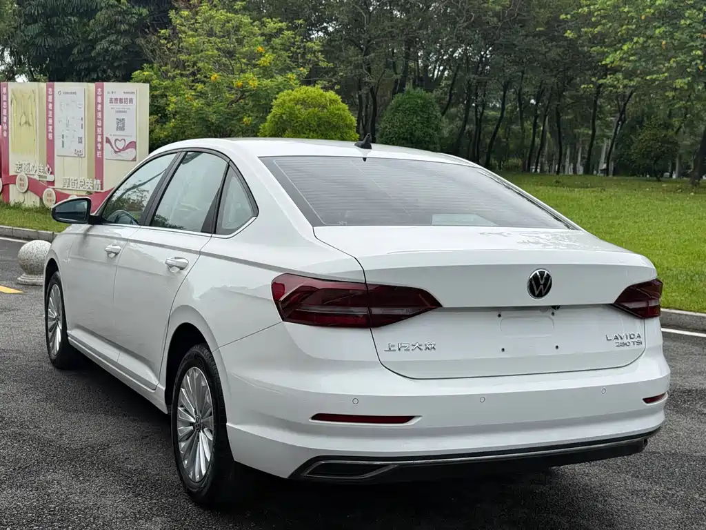 Volkswagen Lavida — миниатюра 5