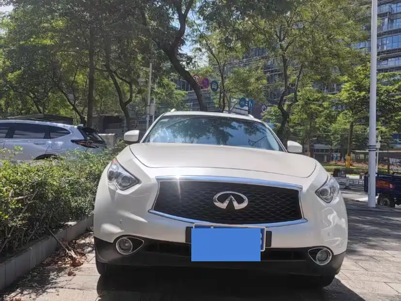 Infiniti QX70 — миниатюра 2