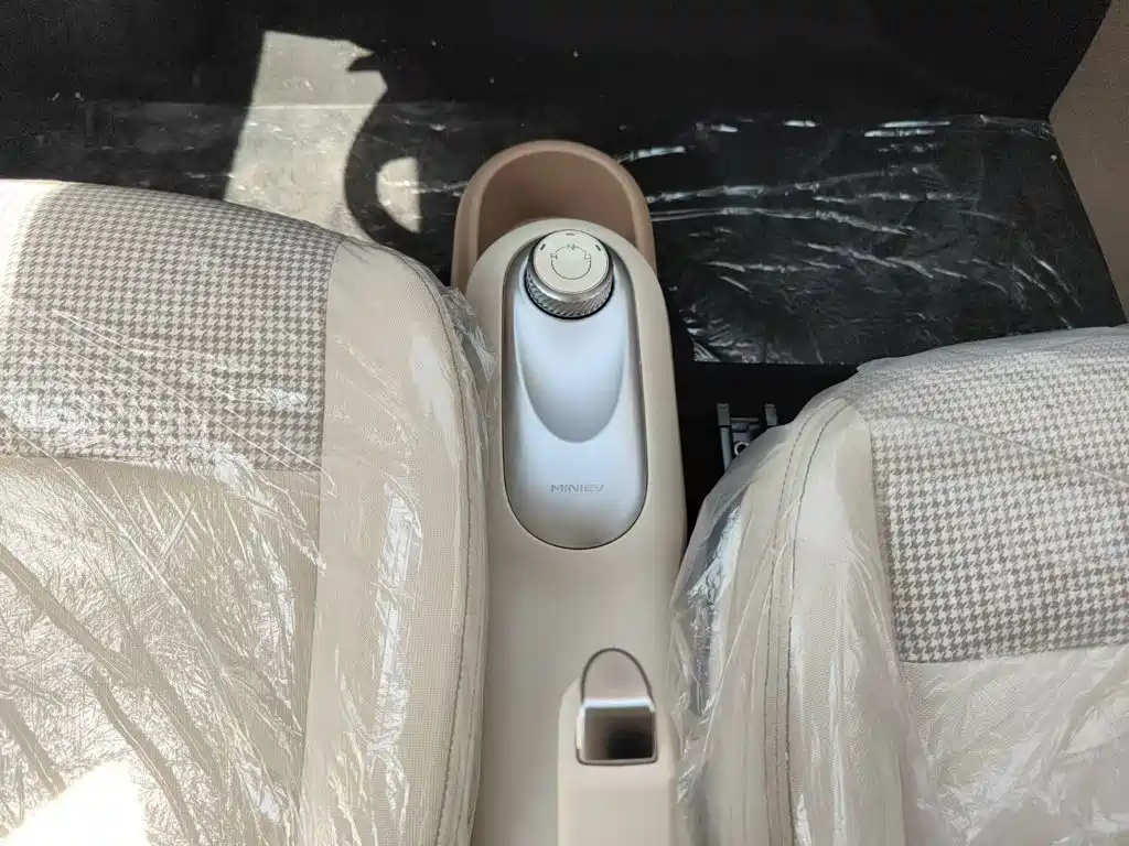 Wuling MINIEV — миниатюра 14