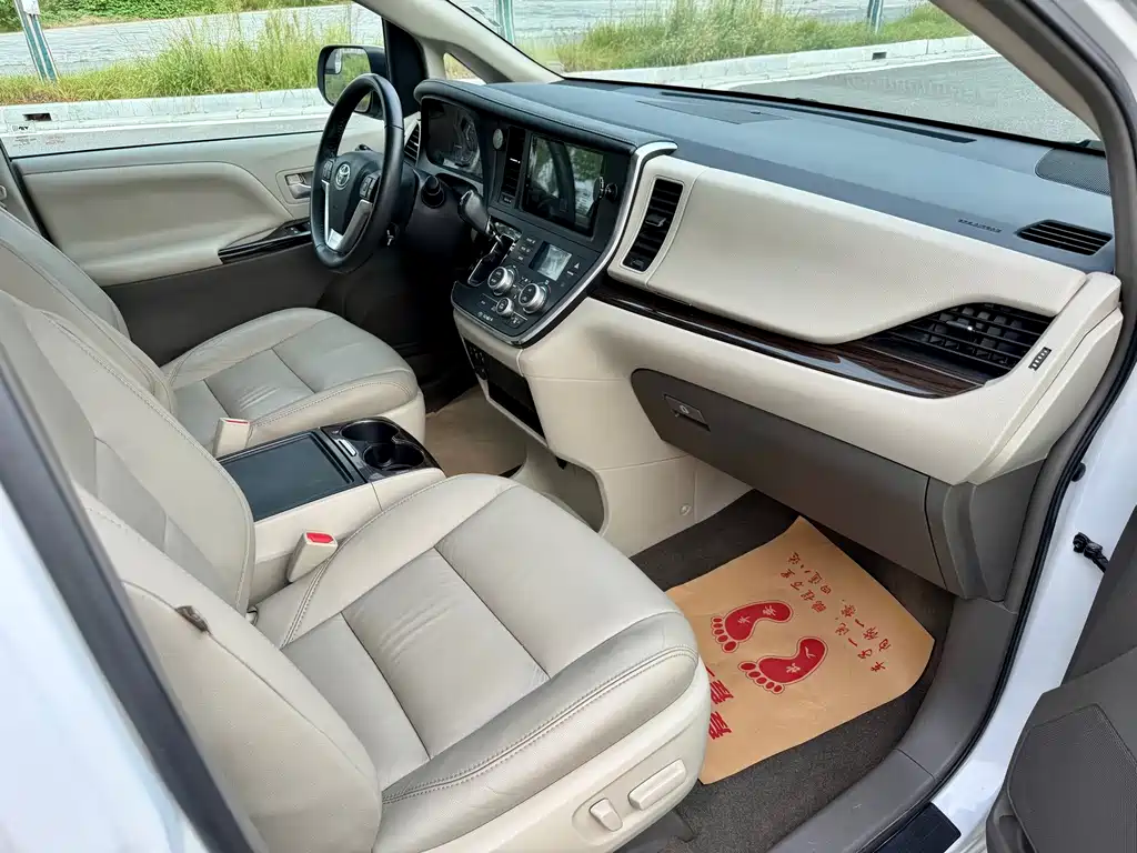 Toyota Sienna — миниатюра 12