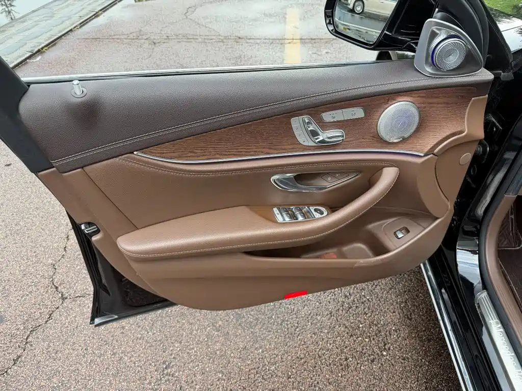 Mercedes-Benz E-Class — миниатюра 6