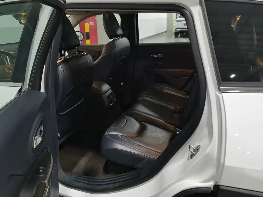 Jeep Cherokee — миниатюра 15