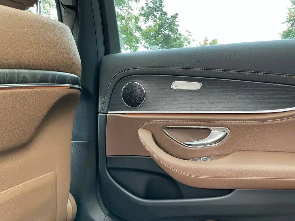Mercedes-Benz E-Class 2023 — фото 14