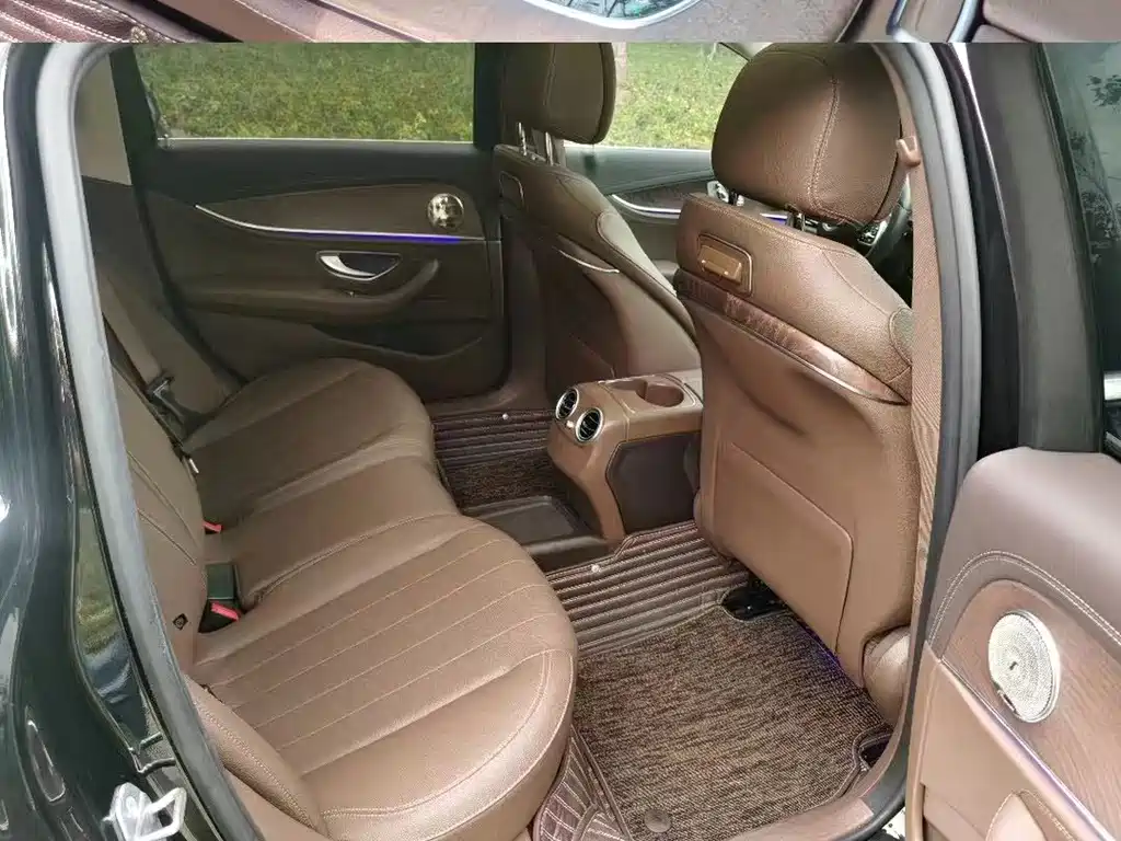 Mercedes-Benz E-Class — миниатюра 9