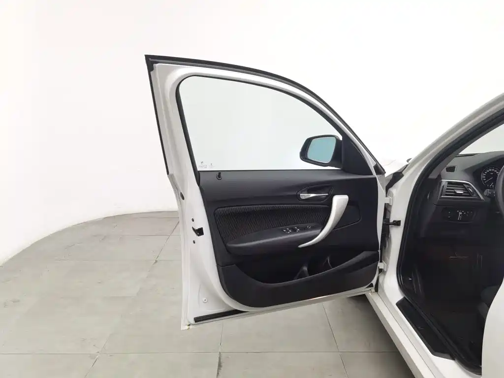 BMW 1 Series (Import) — миниатюра 8