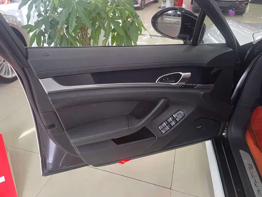 Porsche Panamera — миниатюра 4