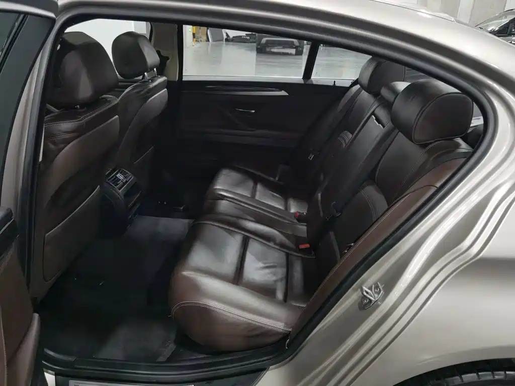BMW 5 Series — миниатюра 15