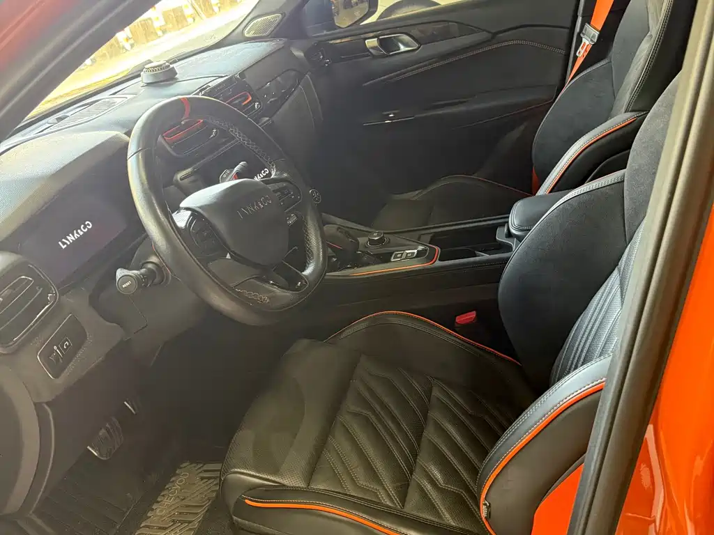Lynk & Co 02 Hatchback — миниатюра 5
