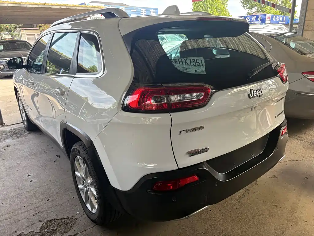 Jeep Cherokee — миниатюра 6