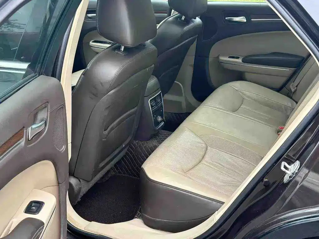 Chrysler 300C — миниатюра 12