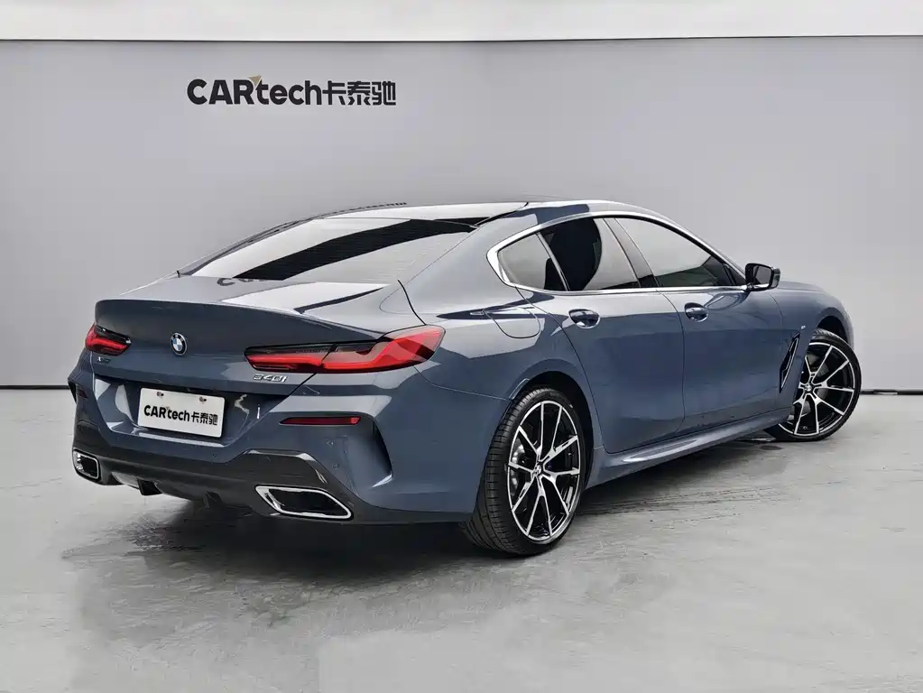 BMW 8 SERIES