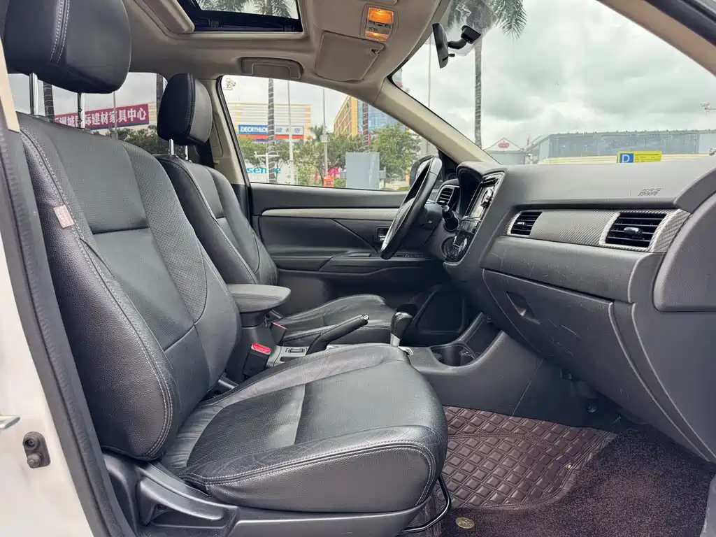Mitsubishi Outlander (Import) — миниатюра 11