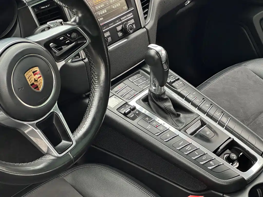 Porsche Macan — миниатюра 10