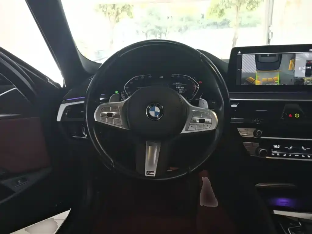 BMW 5 Series — миниатюра 11