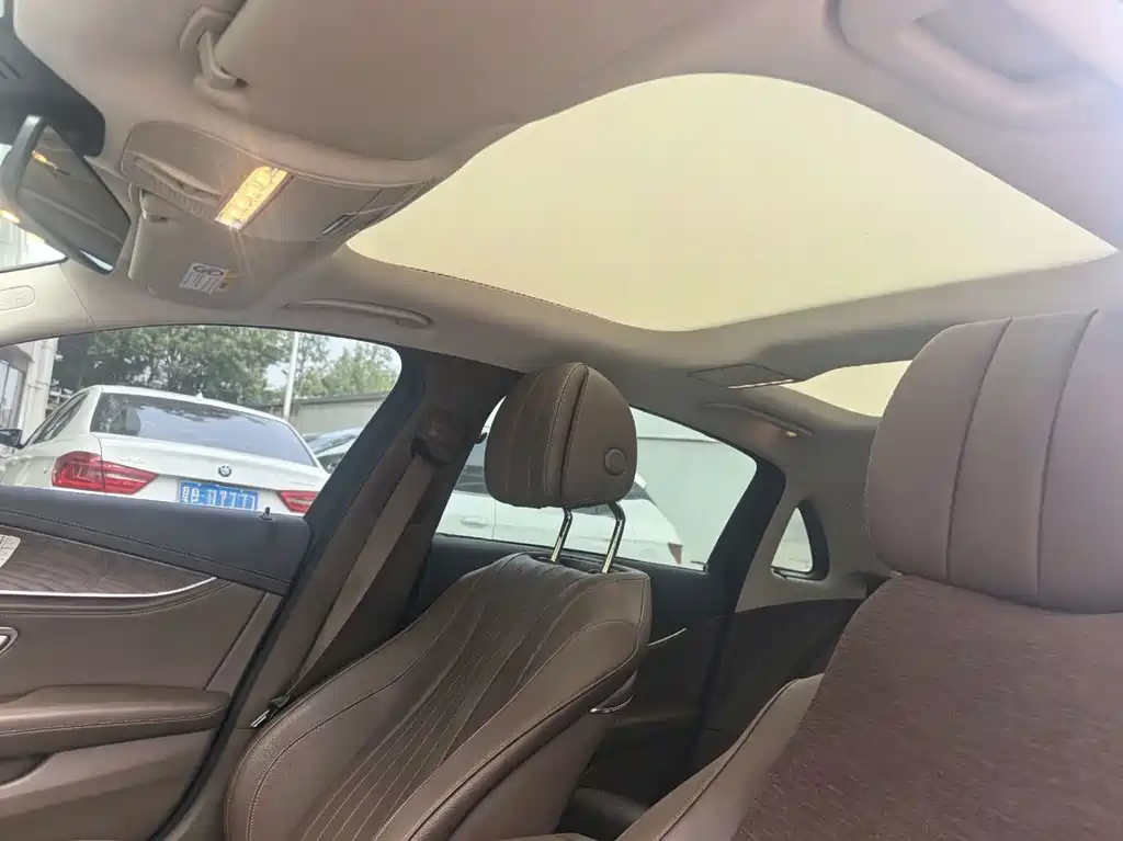 Mercedes-Benz E-Class — миниатюра 3