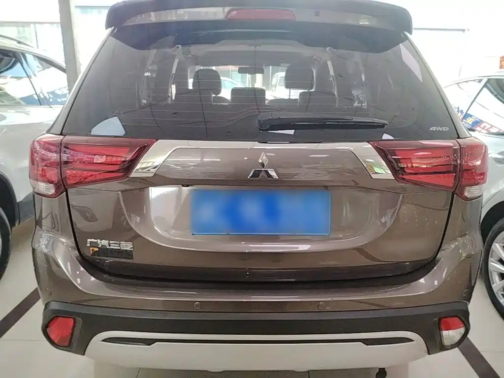 Mitsubishi Outlander — миниатюра 6