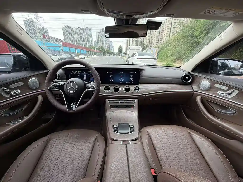 Mercedes-Benz E-Class — миниатюра 6