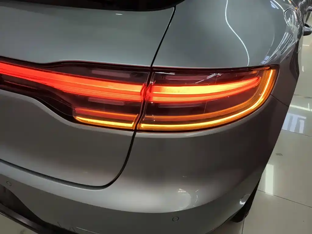 Porsche Macan — миниатюра 8