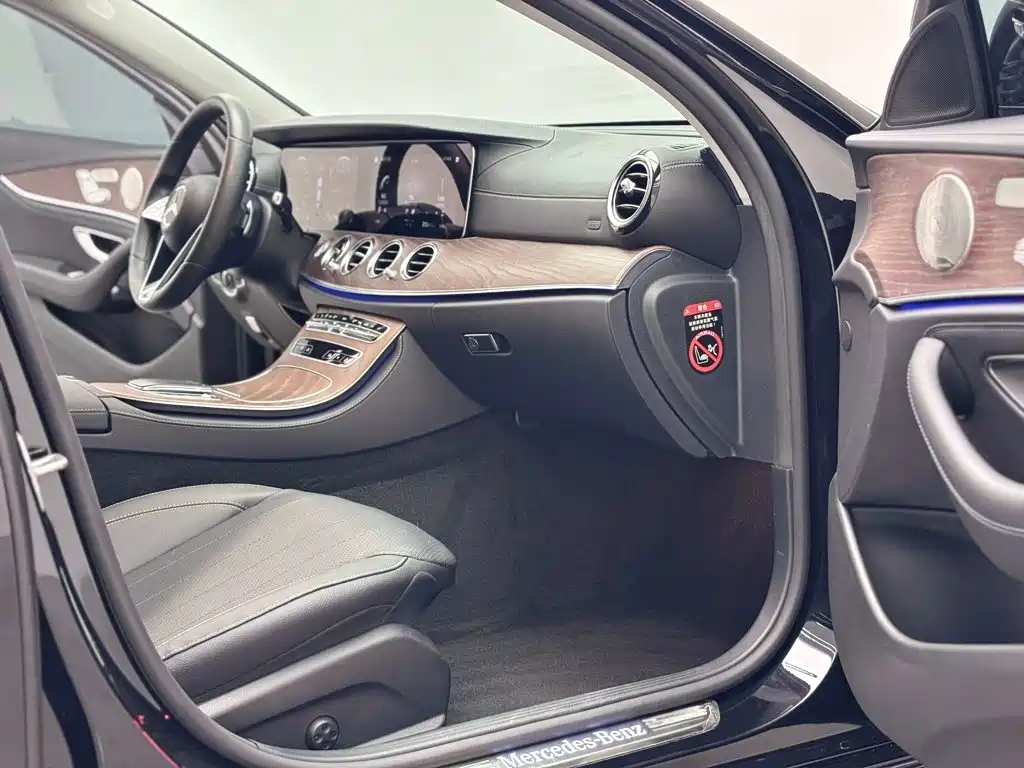 Mercedes-Benz E-Class 2023 — фото 14