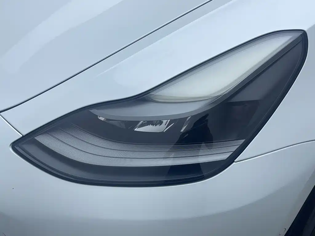 Tesla Model 3 — миниатюра 9