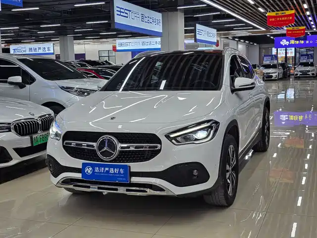 MERCEDES-BENZ GLA