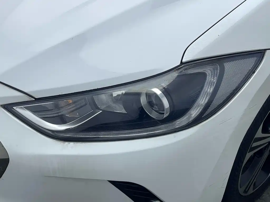 Hyundai Elantra — миниатюра 11