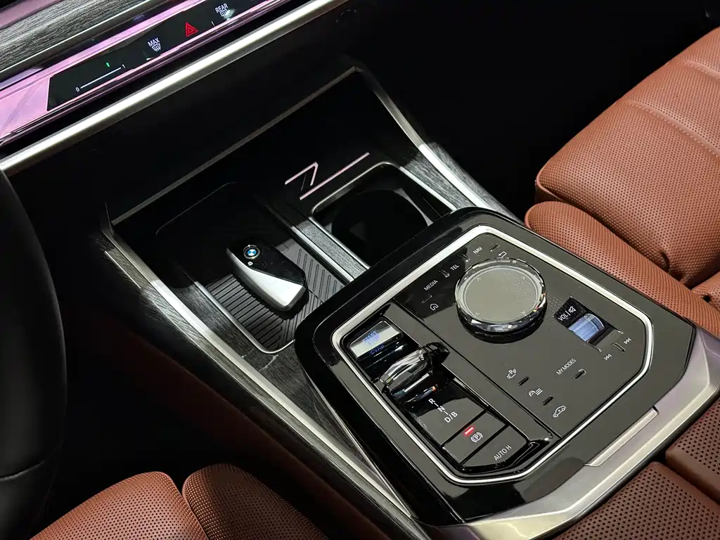 BMW i7 — миниатюра 13