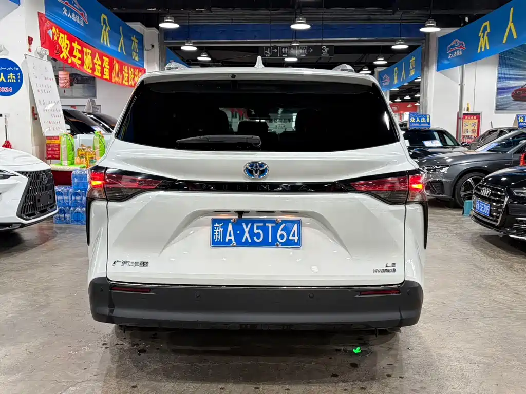 Toyota Sienna — миниатюра 7